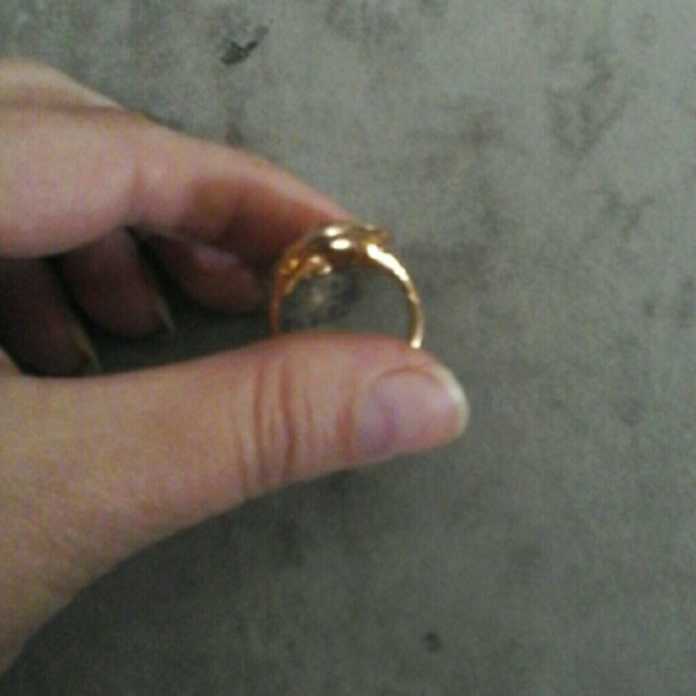 Gold Signet Ring - Picture 5 of 7